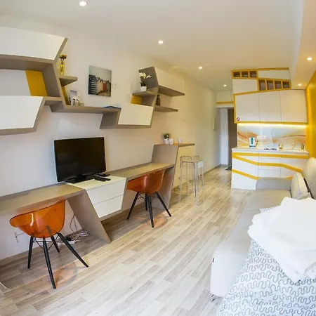 아파트 Microloft Near The Center *